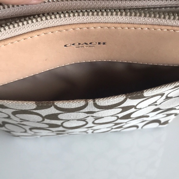 Coach🎀 Crossbody - Picture 6 of 8